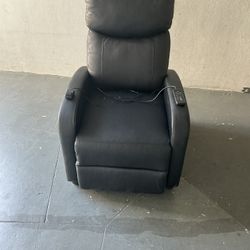 RECLINABLE DE PIEL ELÉCTRICO CON CONTROL REMOTO DA MASAJE BRAND NEW 