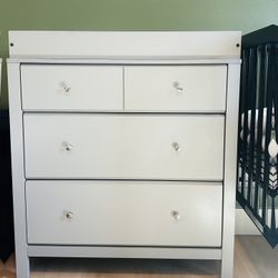  3-Drawer Chest with Changing Topper 
