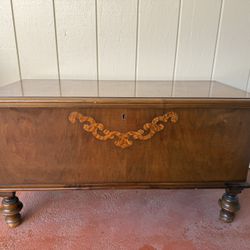 Cedar Hope Chest Blanket Storage