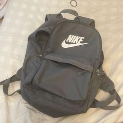 Nike School, Backpack