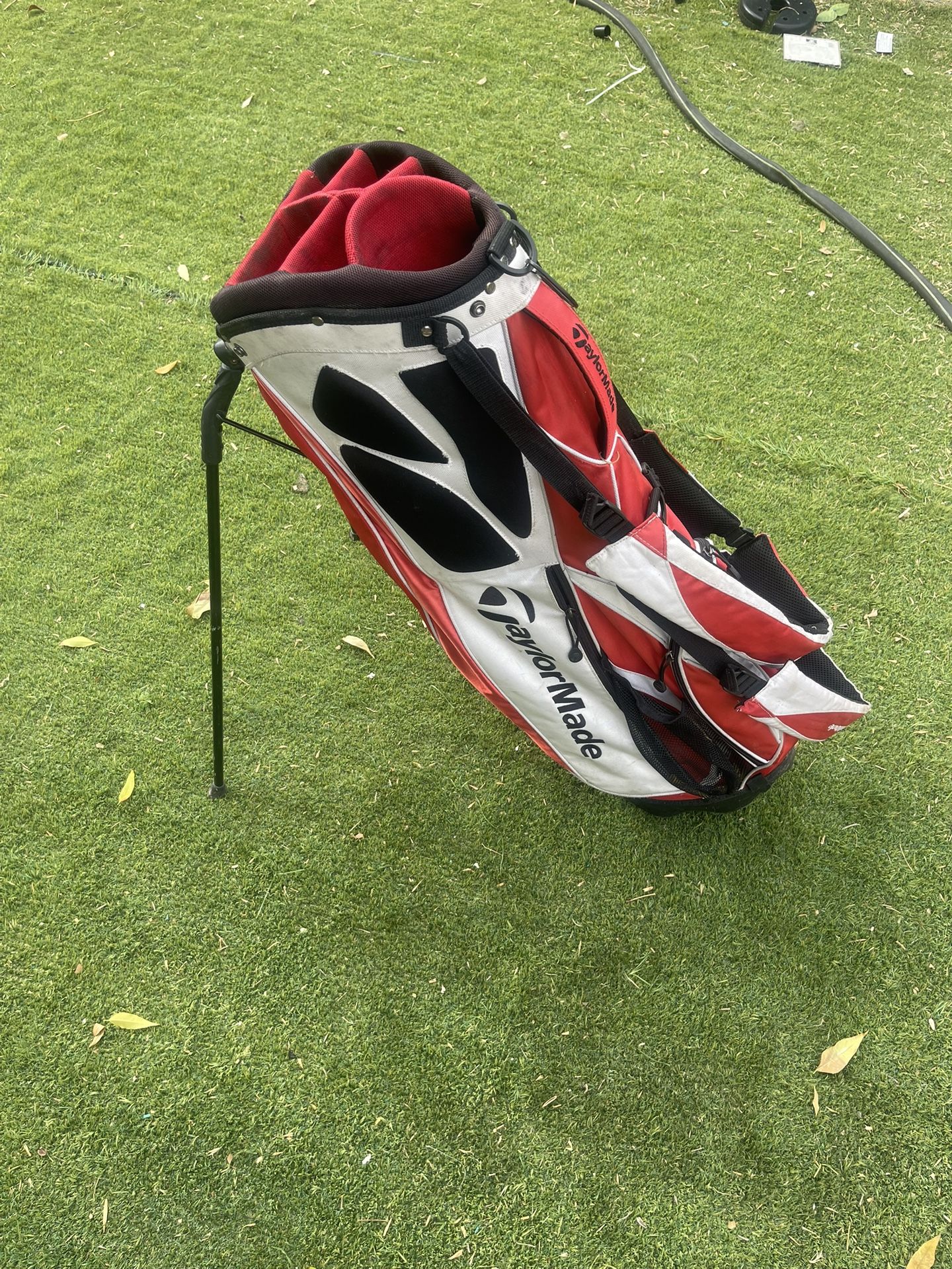 Taylormade Adult Standing Golf Bag  With Rain Cap