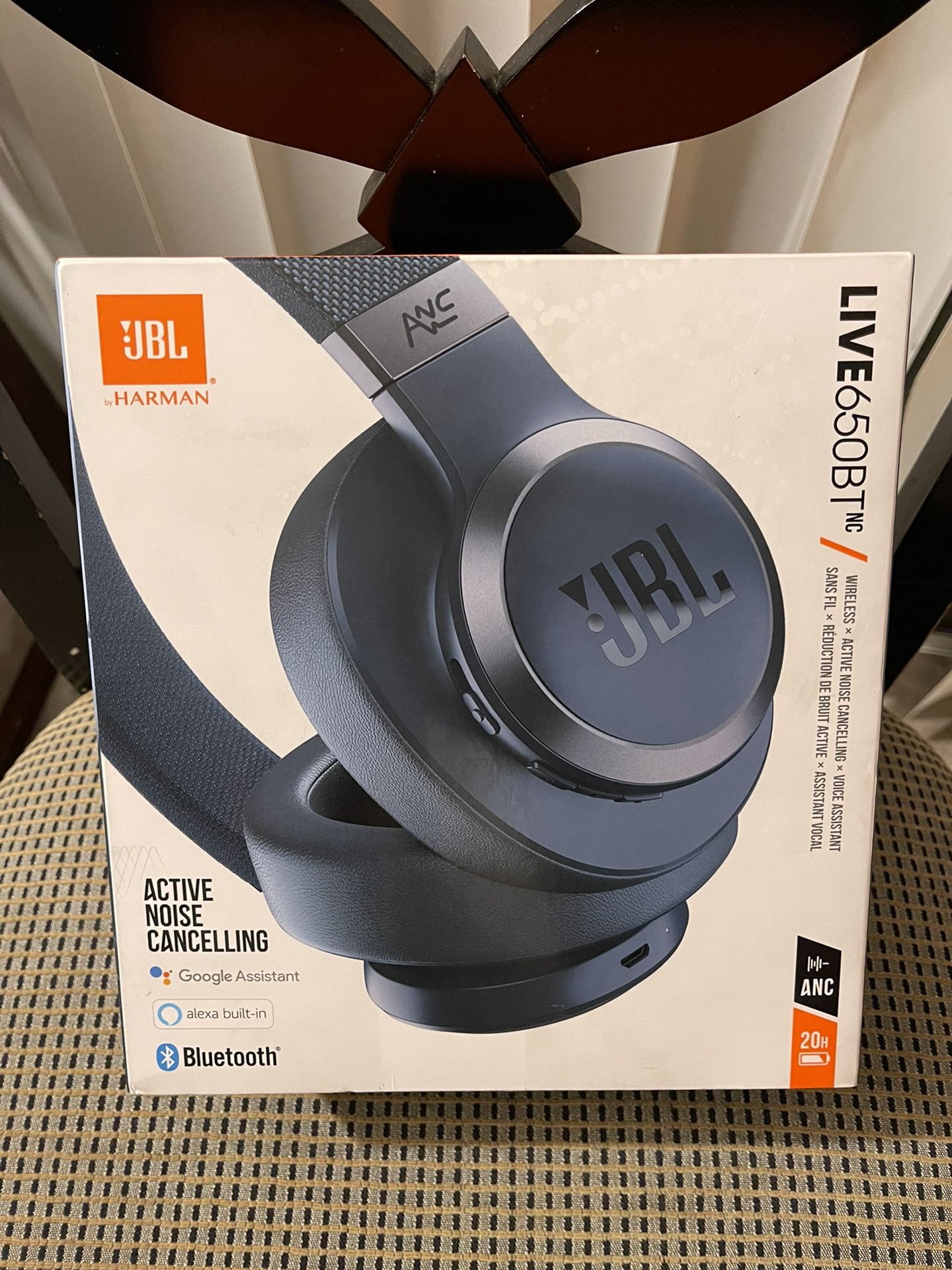 BRAND NEW JBL LIVE650BTnc BLUETOOTH HEADPHONE