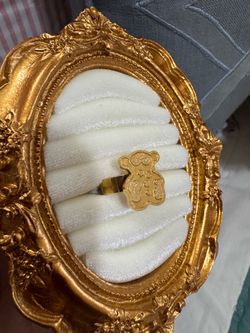 Woman bear ring gold color
