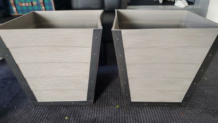 2 planters