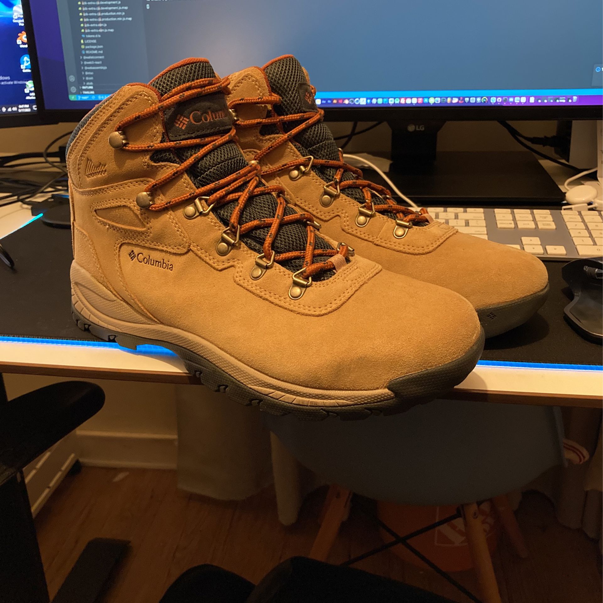 NEW Men’s Columbia Newton Ridge Hiking Shoe Boot Size 10.5