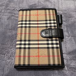 Burberry Nova check agenda