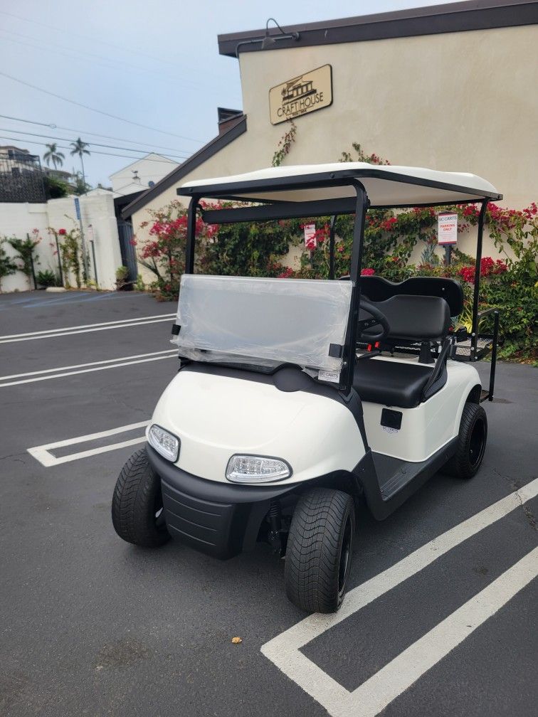 2022 E-Z-GO RXV 4-Passenger Non-Lifted 48-Volt Lithium Street Legal Golf Cart