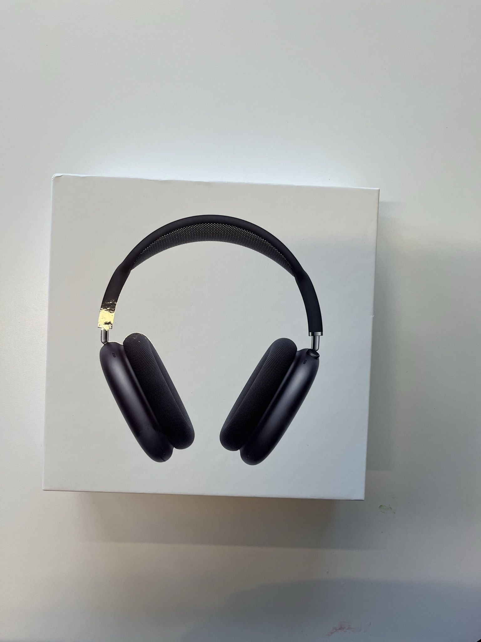 AirPods Max With Charger