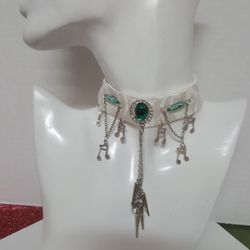 Handmade Pretty Choker With Green Zirconia