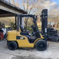 Forklift Catepillar 6000 Lbs 
