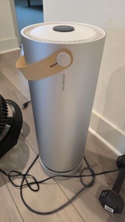Molekule air filter with uv light