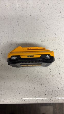 DE WALT. 20v 4AH battery new OBO