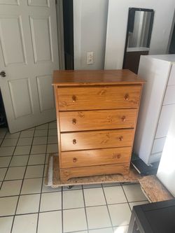 4-Drawer Pine Wood Dresser