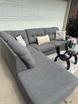 *Free Delivery*🚚 Modern Light Gray 2 Piece Sectional!