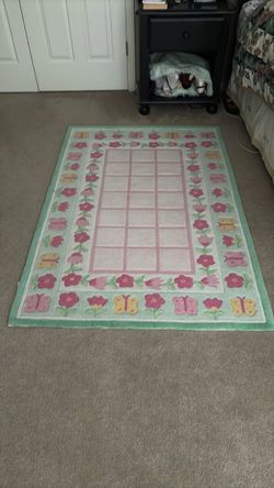 Area rug pastel pink yellow green flowers 44 x 66.5 inches