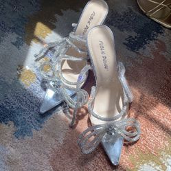 CLEAR PERSPEX WRAP AROUND DIAMANTE BOW HIGH HEELS - CLEAR