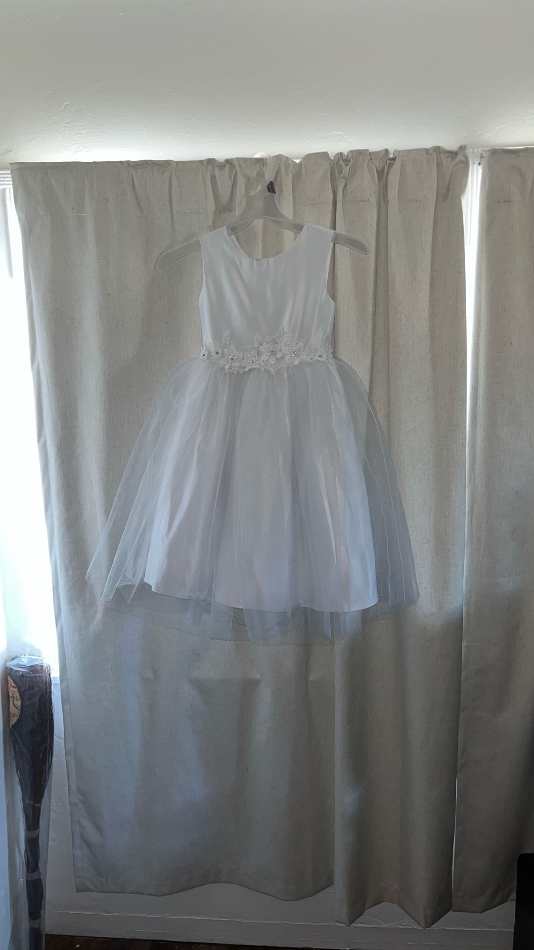 Girls White Dress Size: 8 (pickup In Escondido)