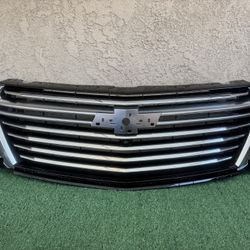2022 2023 CHEVEROLET TRAVERSE FRONT BUMPER GRILLE OEM