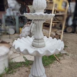 Leaftop Fountain Ornament 