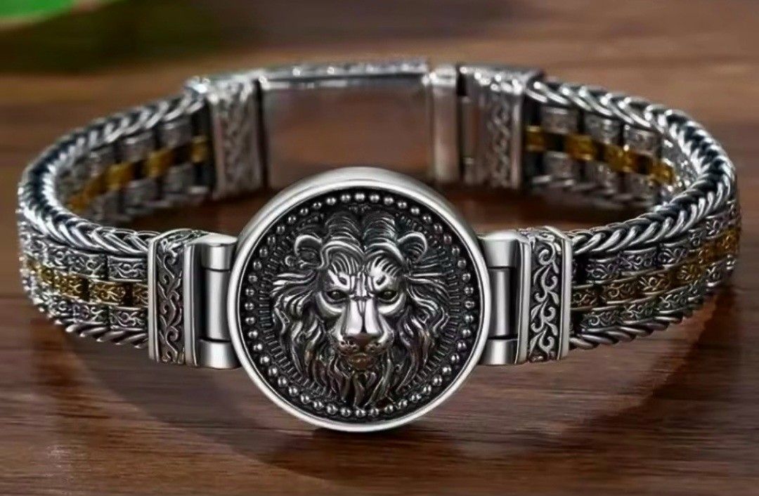 * NEW ** LUCKY PENDANT VINTAGE HANDMADE BRACELET 22 cm.** STERLING  SILVER 67.5 gr.** LION HEAD ** Tsavorite Garnet stone ** GIFT BOX INCLUDING **