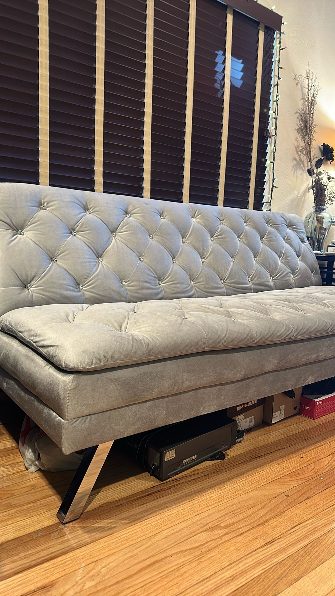 💎 Elegant Tufted Velvet Futon Sofa Bed