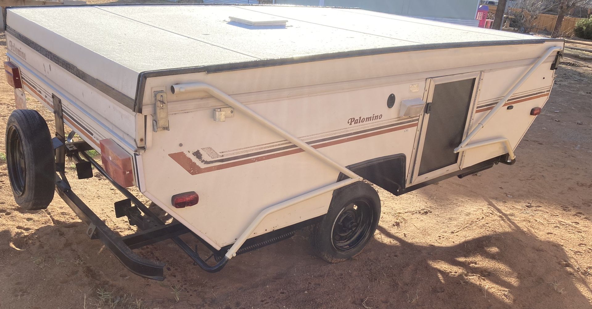 87 ‘ Palomino Pop Up Camper $300 Firm- No Title
