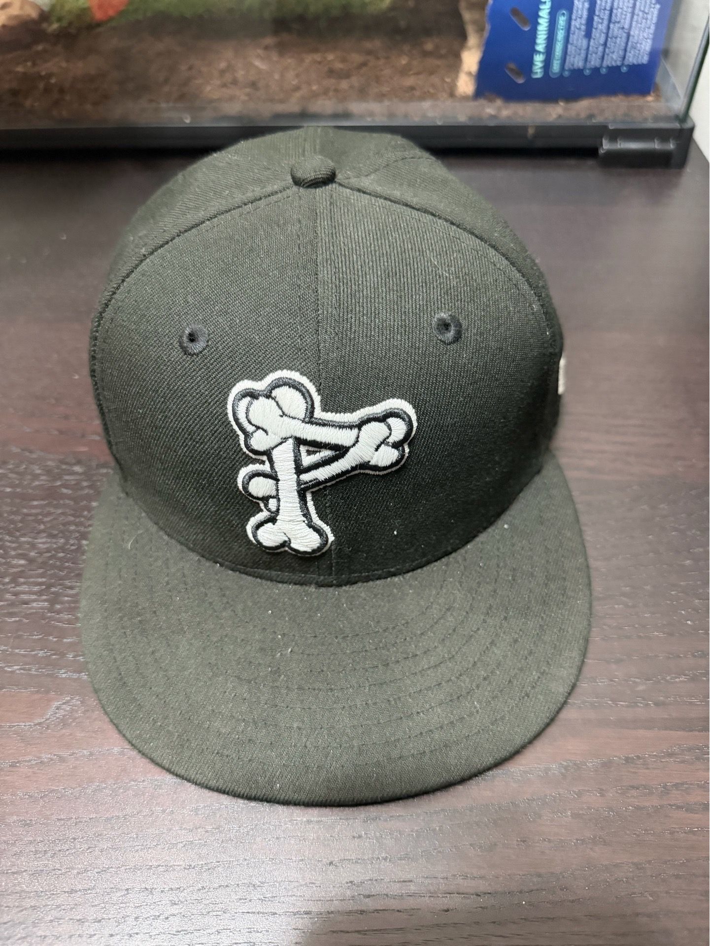 New era fitted hat 7 1/4 (limited edition)