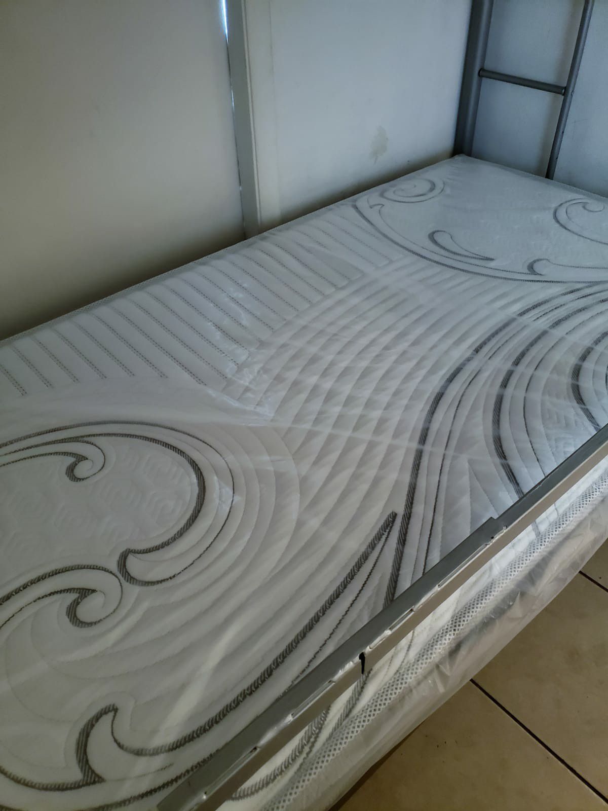 NEW TWIN MATTRESS WITH BOX SPRING. Bed frame is not available. Take it home the same day 👍