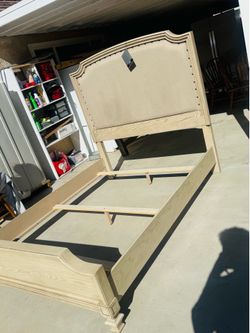 Bed queen size
