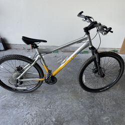 Giant Brand Super Lightweight Hybrid Bike