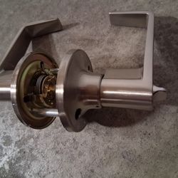 In The Box Locking Door Handle X25