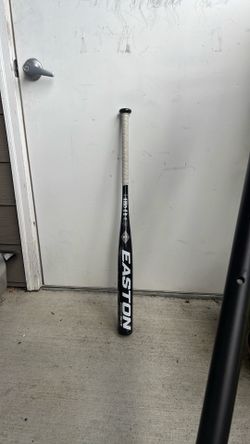 Black and white softball bat size 32 IN