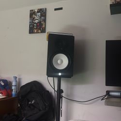 Yamaha 8inch Studio Speakers
