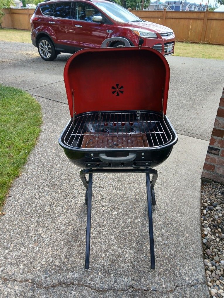       BBQ. Americana  Walk About  Bbq. Cleaned Out .