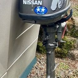 Nissan 6 horsepower 4-stroke motor with auxiliary fuel tank and fuel line. 15” shaft