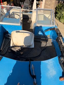 Tri hull Boat