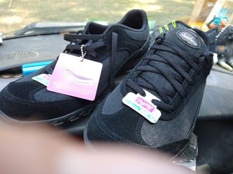 Brand new women's Skechers