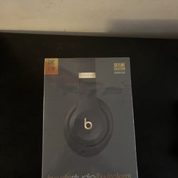New (sealed)  Beats Studio 3 Headphones 