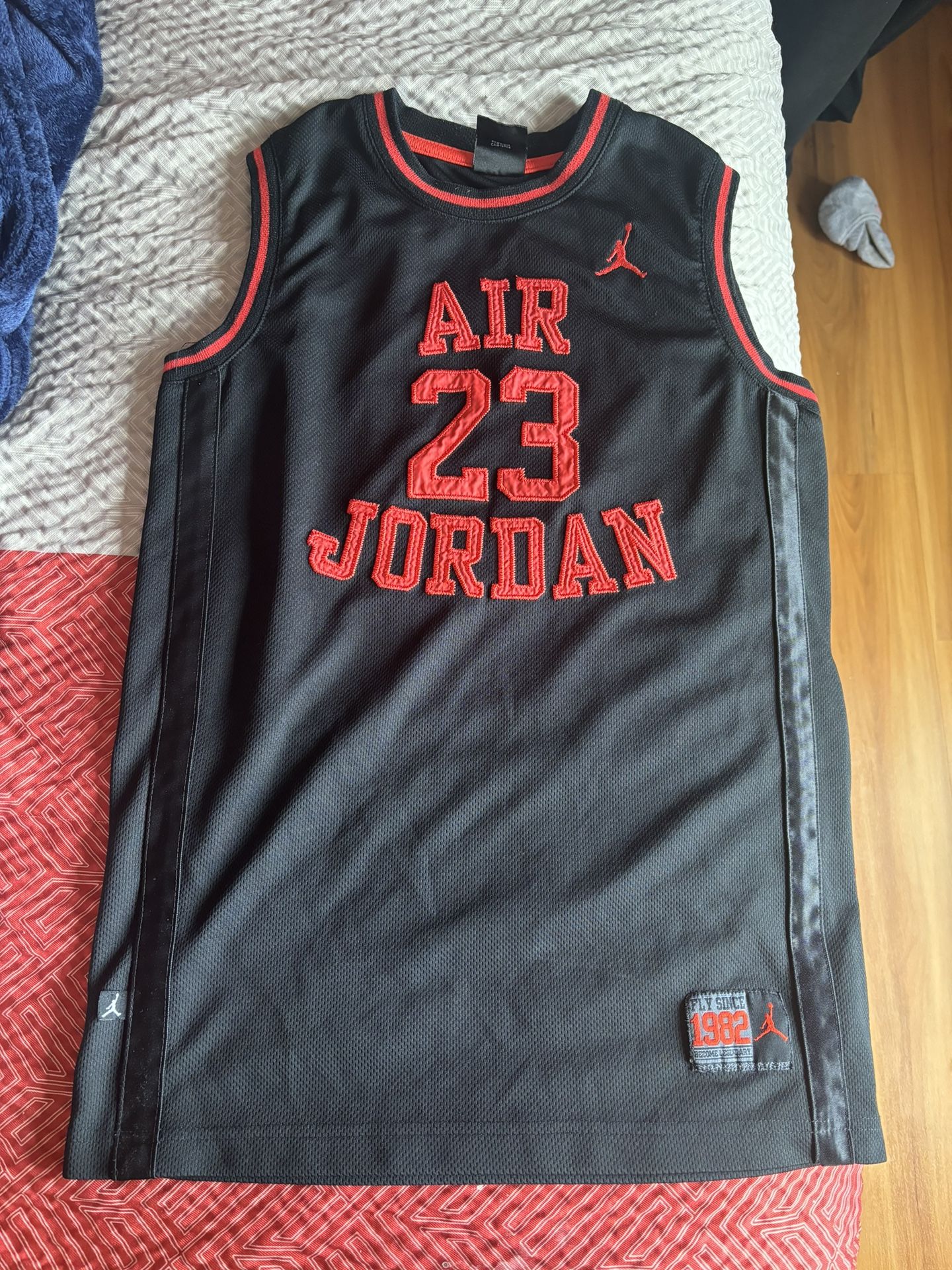 Air Jordan Jersey In Young Men’s Medium