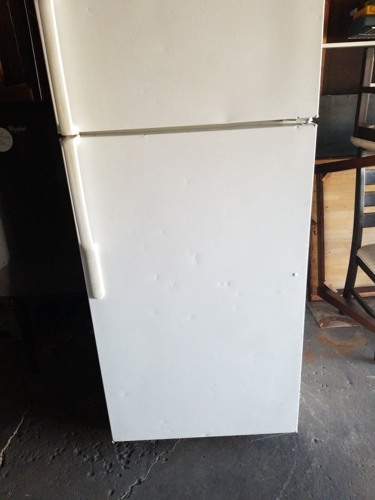 Refrigerator GE