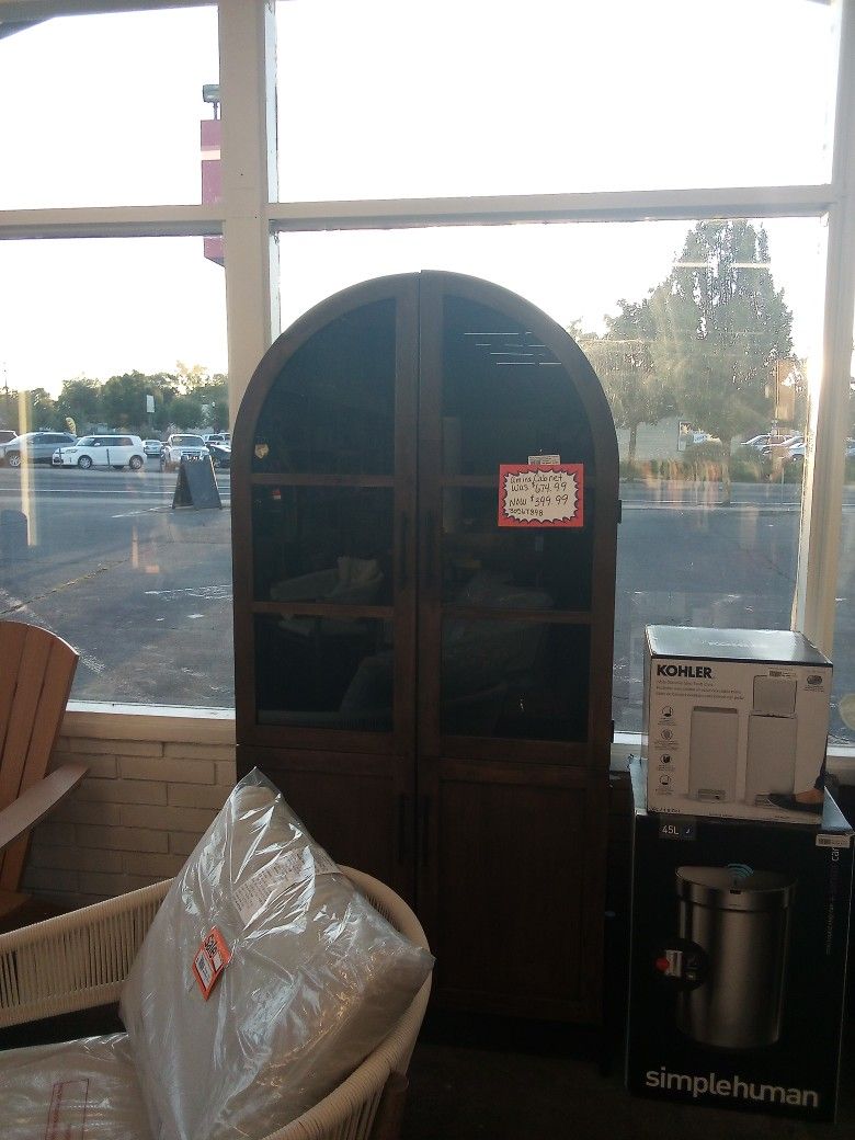 Amira Cabinet