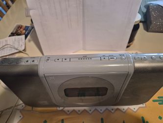 Capella cd player am /fm alarm clock