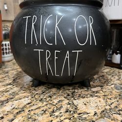 RAE DUNN TRICK OR TREAT XLRG CAULDRON