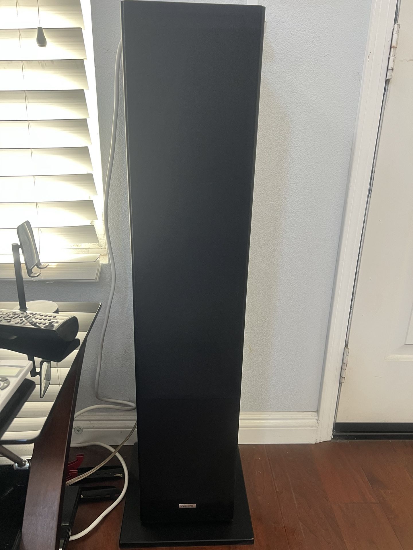 A Set Of 2 ONKYO Wood Speaker Great Condition Must Go