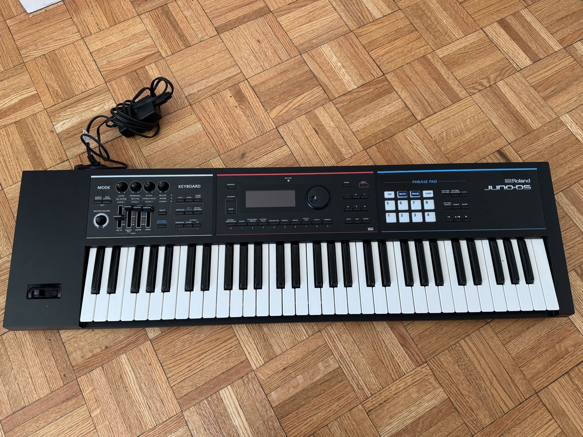 JUNO DS 61 Synthesizer