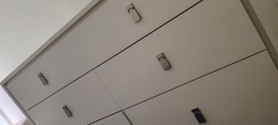 White 6-Drawer Dresser / Chest of Drawers