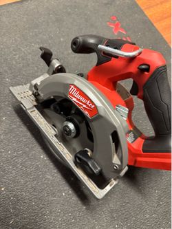 Milwaukee fuel circular saw