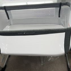 Bassinet With Free Baby Carrier 