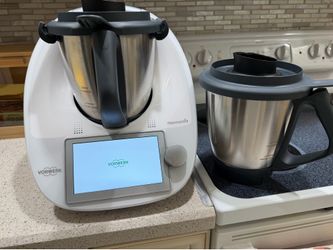 Thermomix tm6 excellent conditions w/utensils