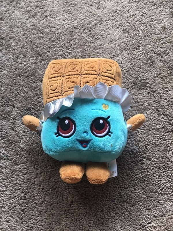 62 shopkins 2 shopkins cars, 33 baskets, 1 kitchen and one sponge shopkins